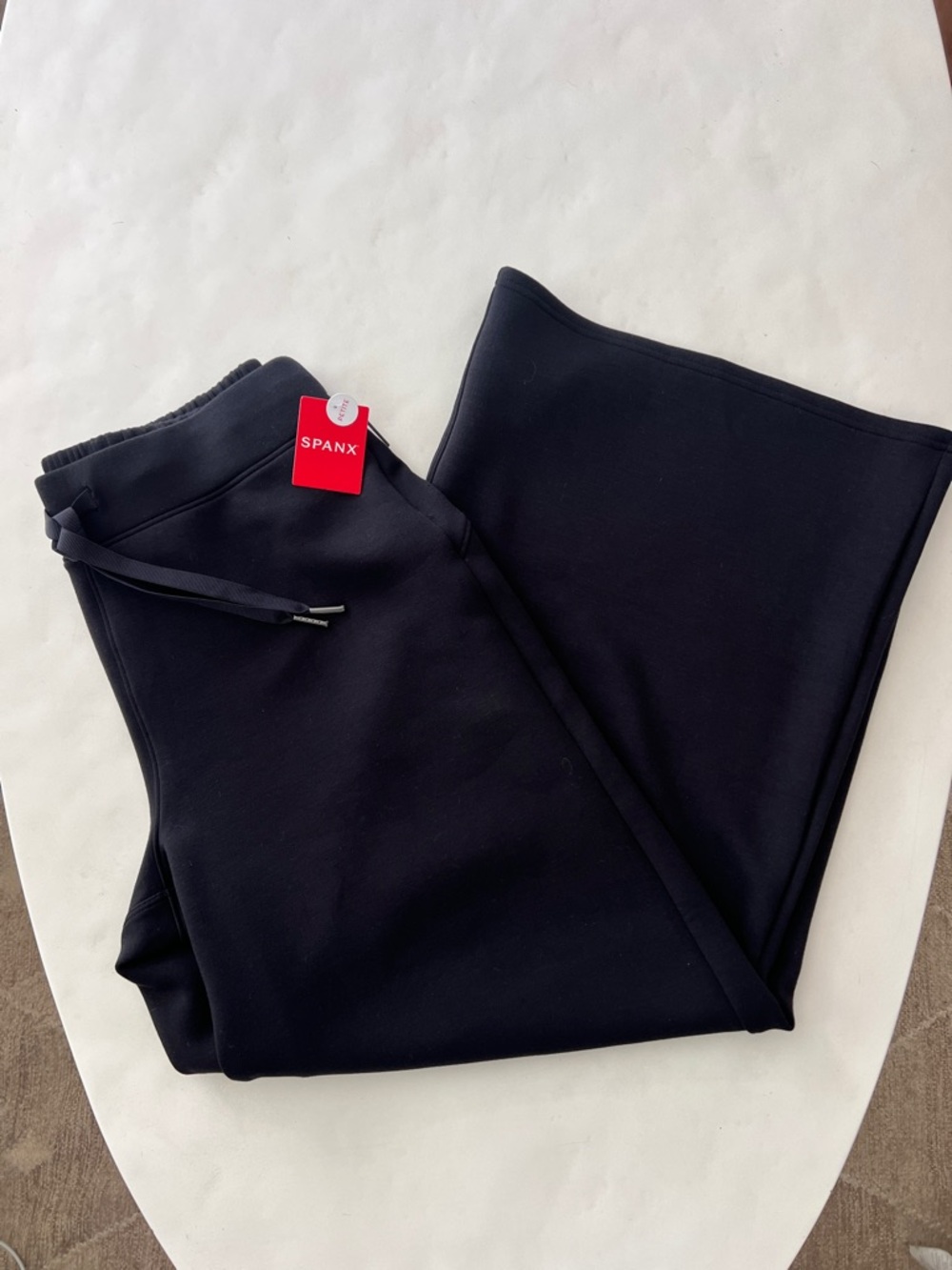 NWT SPANX AirEssentials Wide Leg Pant in Very Black - Large Petite $118 - Picture 3 of 5